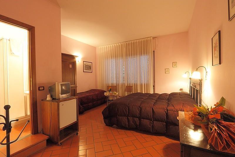 Guesthouse Sayuri Флоренция Экстерьер фото